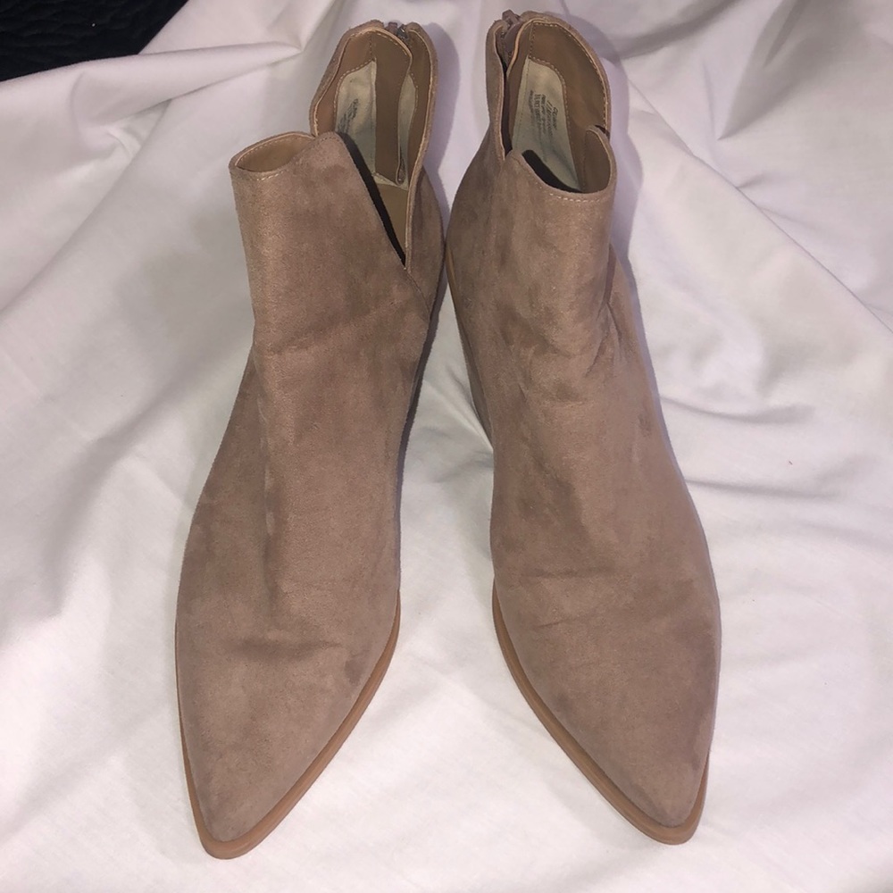 Cute suede tan/taupe colored boots size 11 - Picture 2 of 7